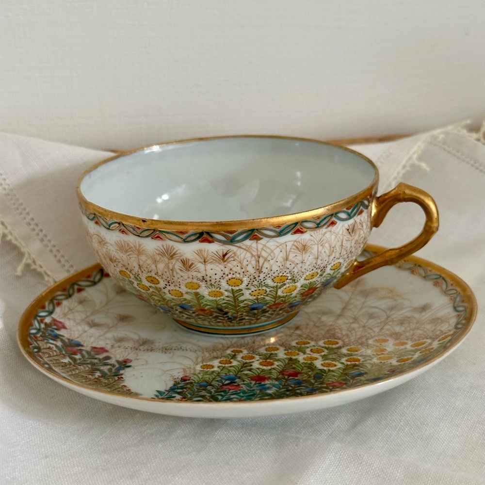 Japanese culture Kutani Ware Gold White flowers cup and saucer set